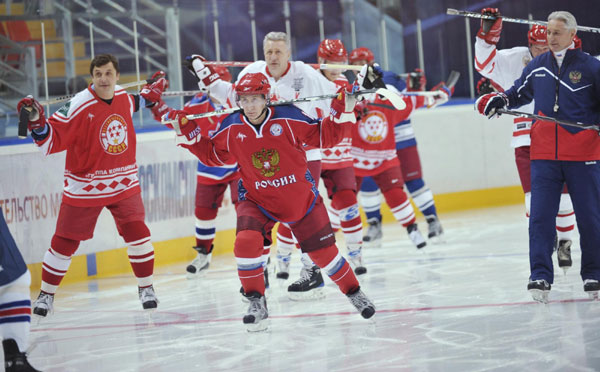 Putin trains with Russian ice hockey legends