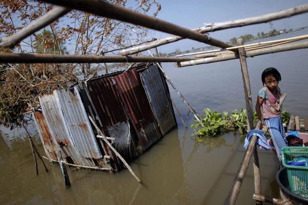 Thailand's flood toll reaches 602