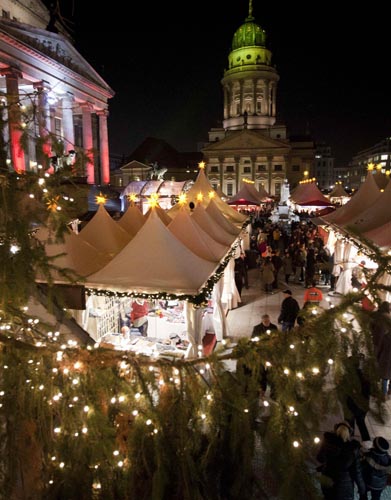 Christmas market opens in Berlin
