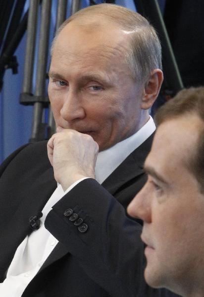 Medvedev and Putin meet with supporters