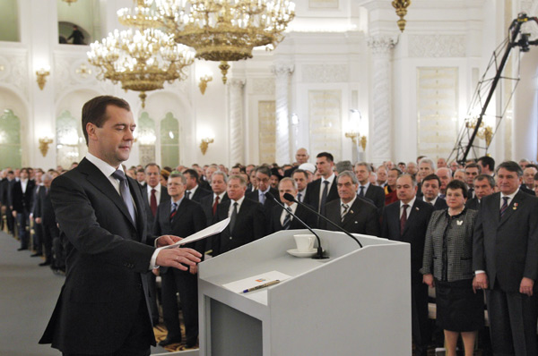 Medvedev calls for political reform in address