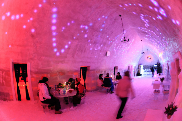 Romanian ice hotel offers cool experience