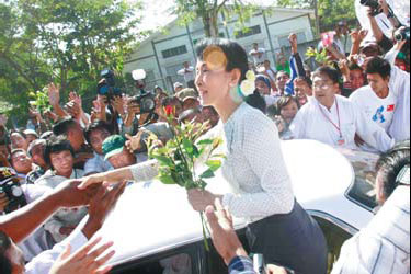 Suu Kyi launches bid for Myanmar parliament