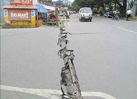 Philippine quake leaves 43 dead