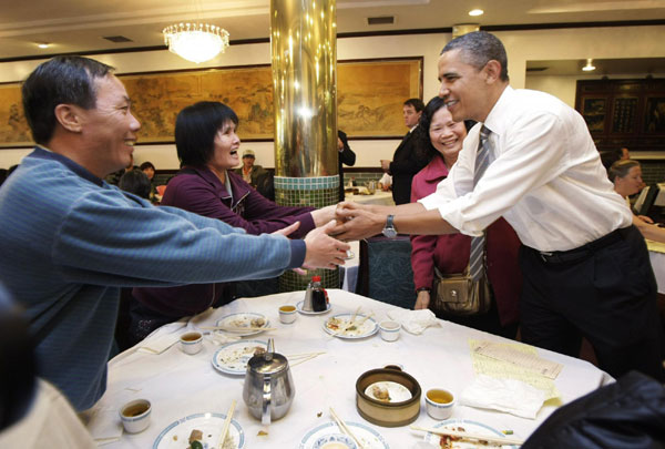 Obama gets lunch take-out in Chinatown