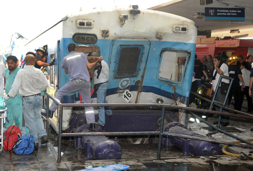 Argentine train crash kills 49