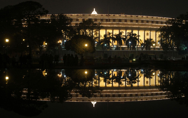 New Delhi: night and day