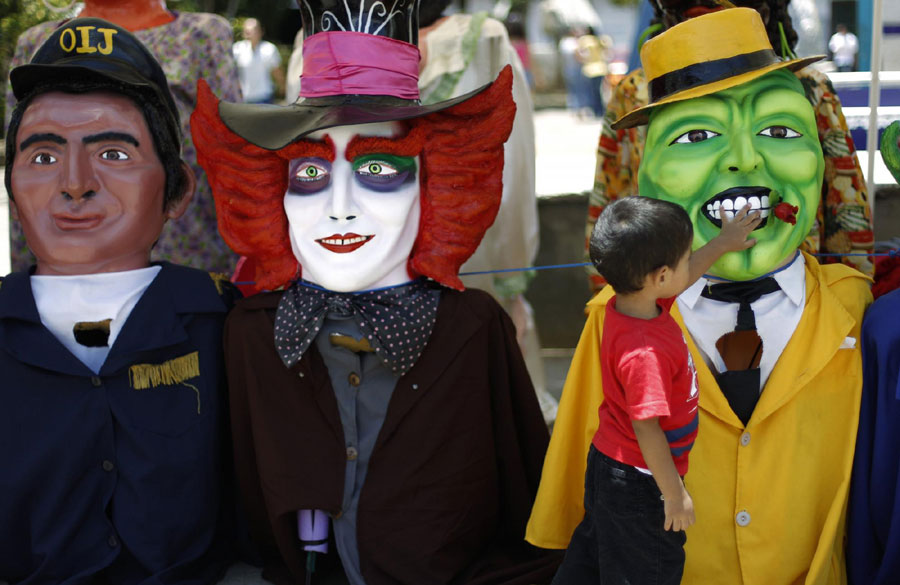 Costa Rica mask fair kicks off