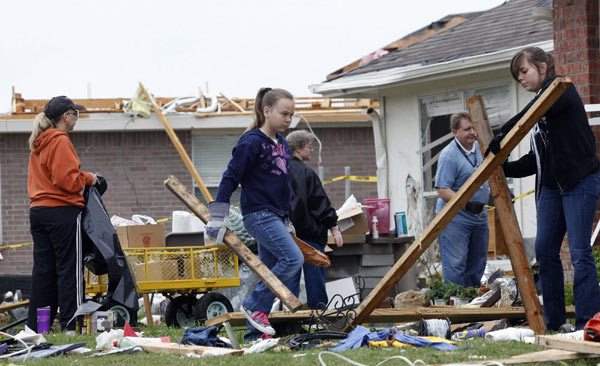 Swarm of tornadoes rip through Texas