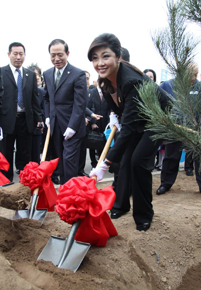 Thai PM plants pine trees to show friendship with Beijing