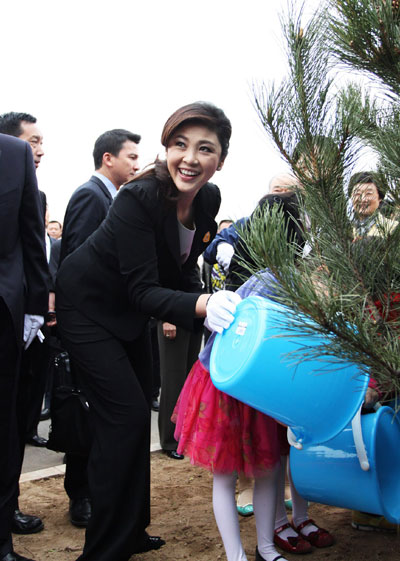 Thai PM plants pine trees to show friendship with Beijing