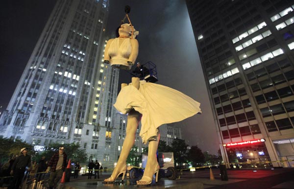 Marilyn Monroe statue disassembled