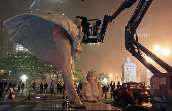 Marilyn Monroe statue disassembled