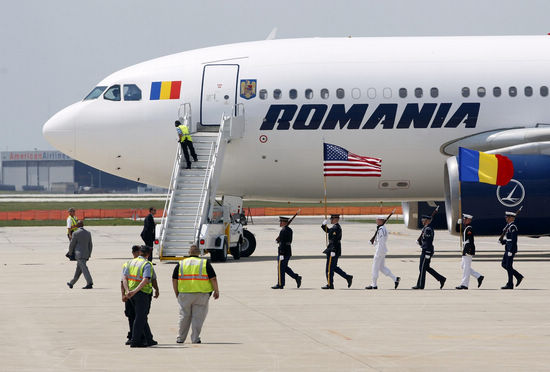 Leaders arrive in Chicago for NATO summit