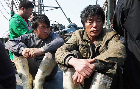 Freed fishermen arrive back in China