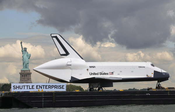 US space shuttle Enterprise makes final landing
