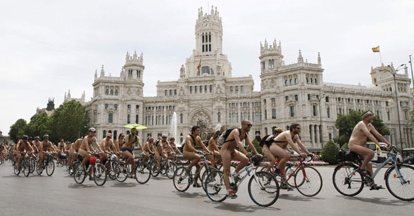 Of nude Cyclist Death photos a Final Photos