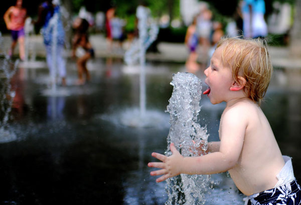 New York heat draws people to water