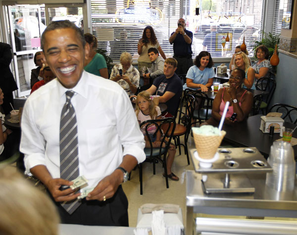 Obama charms voters with ice cream
