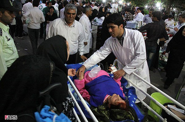Two earthquakes in Iran kill 300, injure 2,600