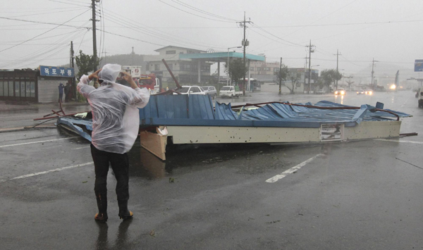 Typhoon Bolaven causes blackouts in S. Korea