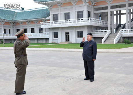 DPRK top leader, wife inspect Pyongyang Folk Park