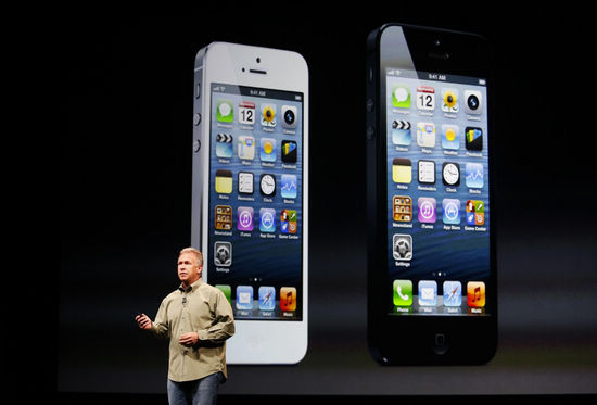 Apple share tops $700 as iPhone 5 sales set record