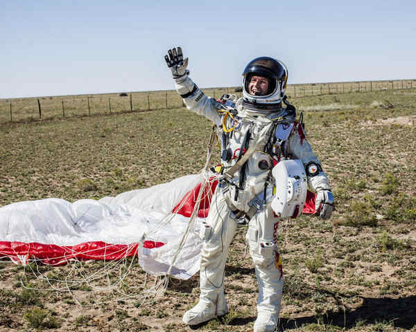 Felix Baumgartner makes record-setting skydive