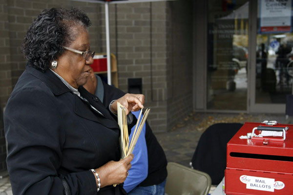 Obama votes early in Chicago