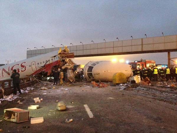 4 killed in Moscow airliner crash