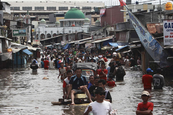 Indonesia floods in capital kill 20