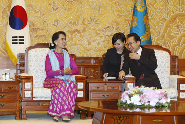 S. Korean leaders meet with Aung San Suu Kyi
