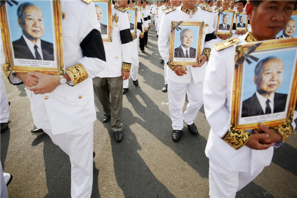 Cambodia begins funeral procession for Sihanouk