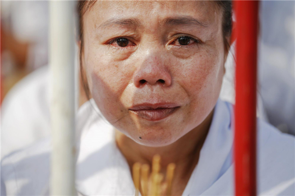 Cambodia begins funeral procession for Sihanouk