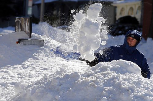 US Northeast digs out from blizzard