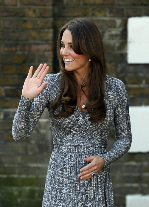 Duchess of Cambridge reveals baby bump