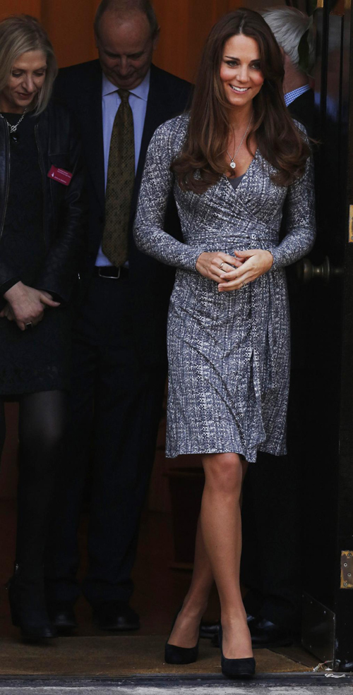 Duchess of Cambridge reveals baby bump