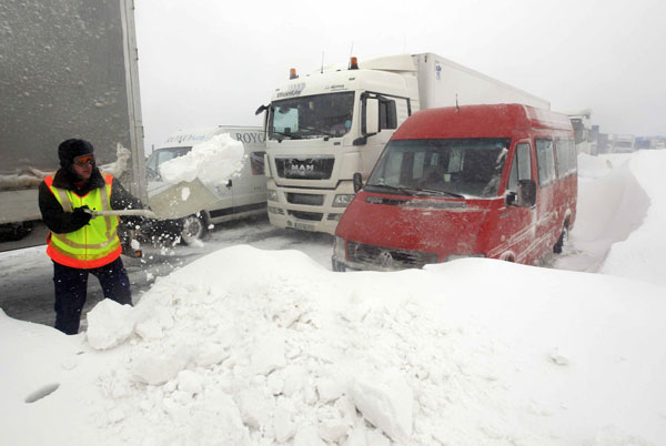 Hungary sends in tanks as cold snap grips E Europe