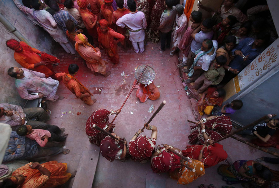 Hindu devotees celebrate beginning of Spring