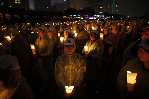 Globe goes dark for Earth Hour
