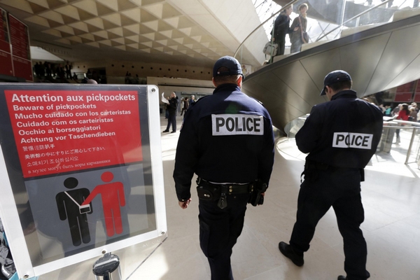 Paris Louvre museum reopens after closure