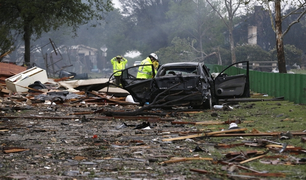 Massive blast rips through Texas town