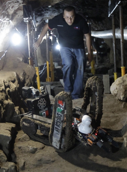 Robot discovers 3 ancient chambers at Teotihuacan