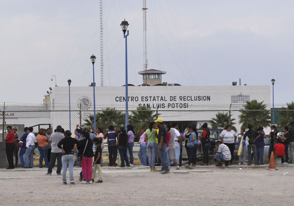 13 killed, dozens injured in Mexico prison riot