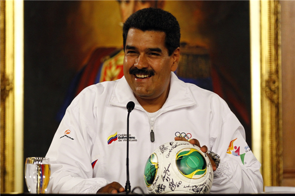 Venezuela's President meets Under-17 soccer team