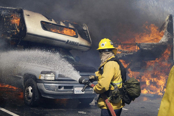 Wildfire rages northwest of Los Angeles