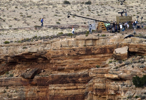 Man completes tightrope walk near Grand Canyon