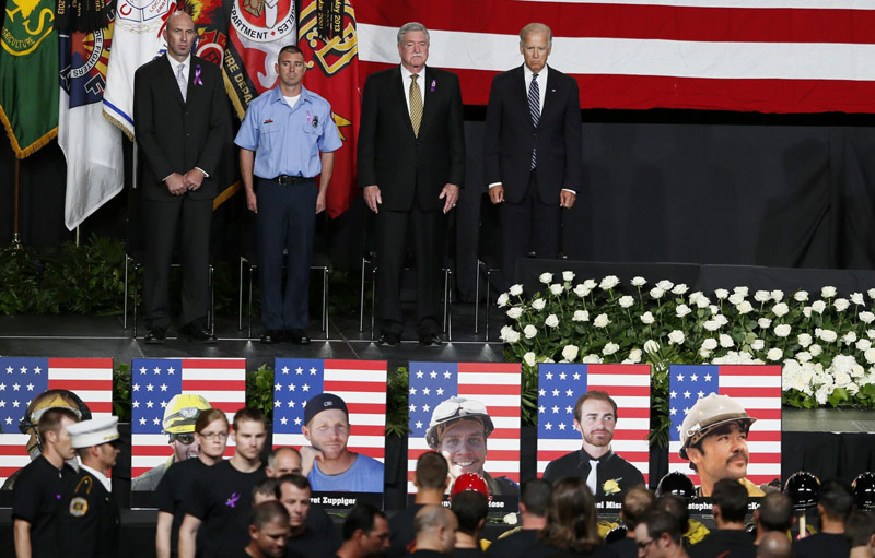 Thousands pay final tribute to US firemen