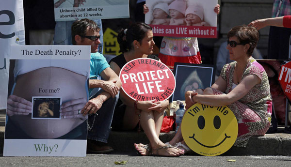 Irish lawmakers back 'life saving' abortion bill