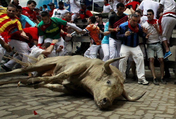 Spain's Pamplona bull run ends in stampede